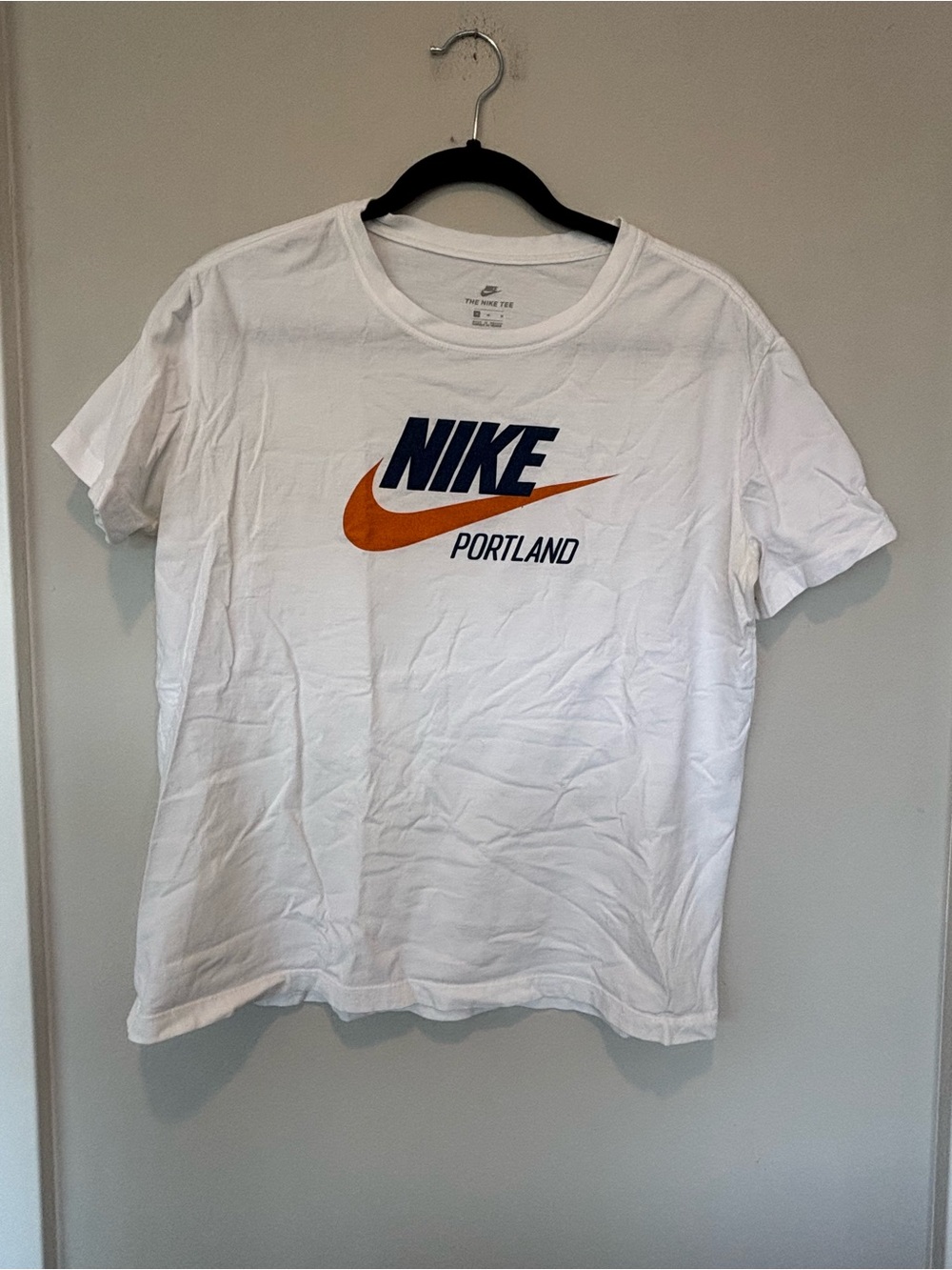 Nike Short Sleeve Graphic Tees in Red, White, Black - (4 Mediums) - Picture 16 of 16
